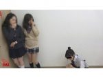 女子校トイレ前行列中うんこ漏らし！