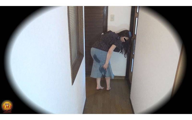 盗撮  下半身びしょびしょ尿漏らし 真夏の限界超えエピソード