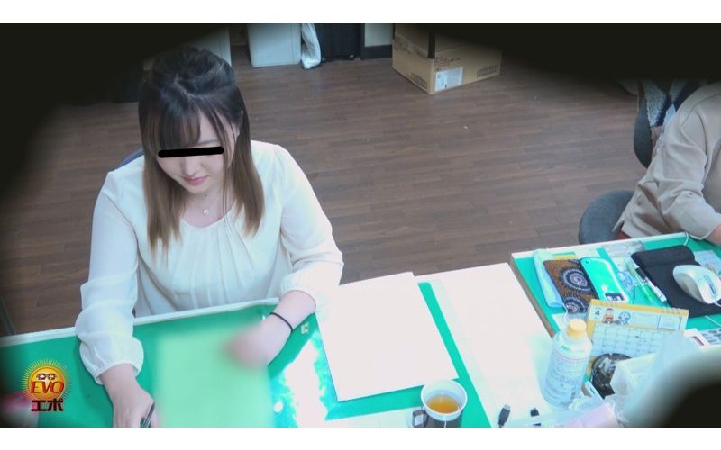 学校トイレ盗撮 女教師の早ション