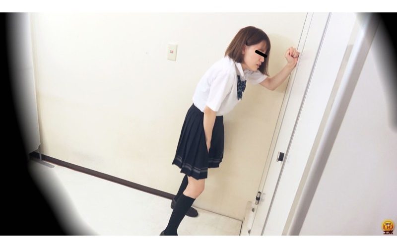 学習塾トイレ隠撮 女子学生行列中おしっこ漏らし