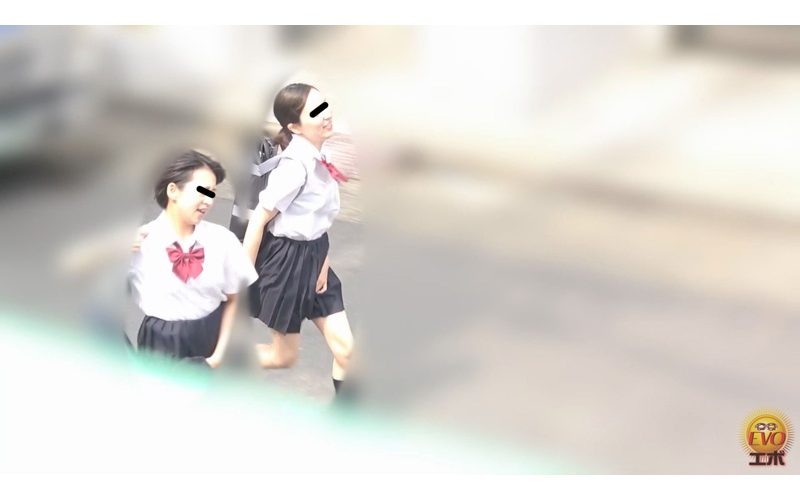 隠撮 けんかぼっぱつ！女子トイレ取り合いお漏らし3